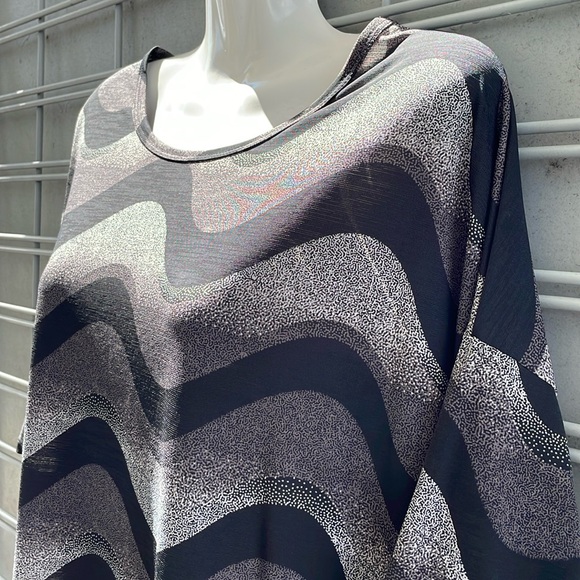LulaRoe Jersey Geometric Printed Wave Irma Tunic Top-0919 - Picture 2 of 12